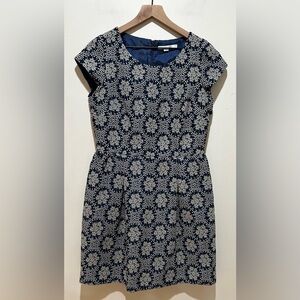 Boden Arianna Floral Embroidered Navy Blue w/ Ivory Floral Design Shift Dress 8